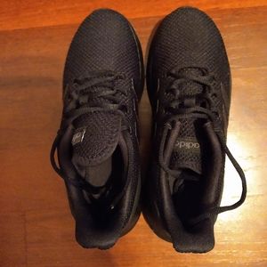 NWOT boys sneakers size 5